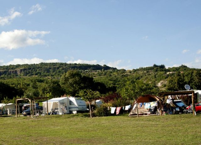 Camping les Arches à St Jean le Centenier - emplacements