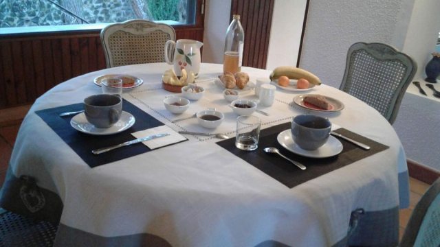 Petit déjeuner, chambre d\'hôtes du petit Moras